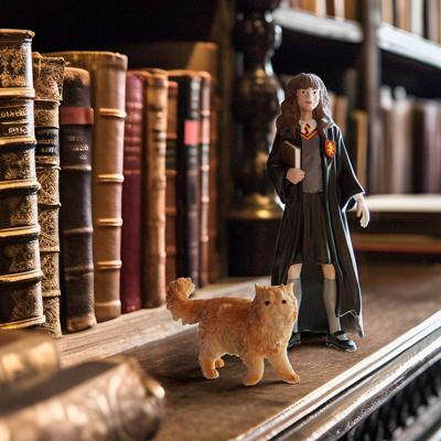 Schleich Harry Potter - Hermelien Griffel en Knikkebeen speelfiguur Schleich Harry Potter - Hermelien Griffel en Knikkebeen speelfiguur