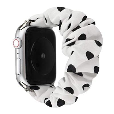 Elastisch scrunchie nylon bandje - Zwarte stippen - Geschikt voor Apple Watch 38mm / 40mm / 41mm / 42mm Elastisch scrunchie nylon bandje - Zwarte stippen - Geschikt voor Apple Watch 38mm / 40mm / 41mm / 42mm