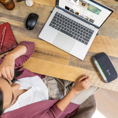 Dankzij de draagbare Bluetooth®-luidsprekers Poly B95VJUT#AC3