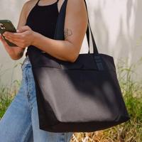 Moment Everything Tech Tote 19L - V2 - black - thumbnail