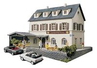 Piko H0 61830 H0 Hotel Krone - thumbnail