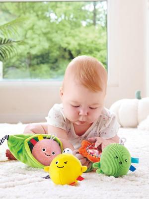 Rammelaar 3 erwtjes HAPE meerkleurig Rammelaar 3 erwtjes HAPE meerkleurig