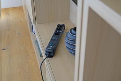 Brennenstuhl 1951140300 Stekkerdoos 4 Sockets | Premium Line | Aan/uit Schakelaar | Overspanningsbeveiliging | Zwart | 1,8 meter