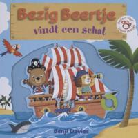 Bezig Beertje vindt een schat (schuifboek) - Benji Davies - Hardcover (9789025753054) - thumbnail