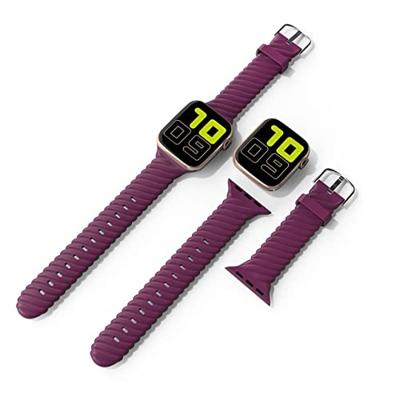 Siliconen 'Twist' bandje - Wijnrood - Geschikt voor Apple Watch 44mm / 45mm / 46mm / 49mm Siliconen 'Twist' bandje - Wijnrood - Geschikt voor Apple Watch 44mm / 45mm / 46mm / 49mm