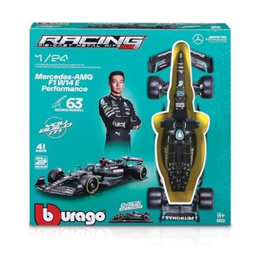 Bburago F1 KIT Mercedes AMG W14E mit Helm, #44 Hamilton 1:24 Auto