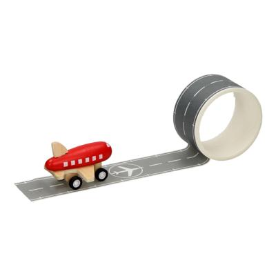 Houten Vliegtuig met Wegtape, 8mtr Houten Vliegtuig met Wegtape, 8mtr