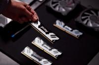 Kingston FURY Renegade Werkgeheugenset voor PC DDR5 32 GB 2 x 16 GB Non-ECC 7200 MHz 288-pins DIMM CL38 KF572C38RSK2-32 - thumbnail