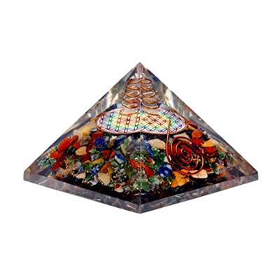 Bloem des Levens Chakra Piramide met Kristalpunt en Chakrastenen