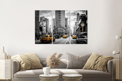 Schilderij - Gele taxi in zwart en wit New York, 120x80cm, 3 luik, zwart wit geel