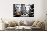 Schilderij - Gele taxi in zwart en wit New York, 120x80cm, 3 luik, zwart wit geel - thumbnail