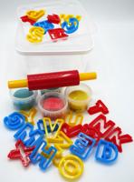 Vedes Createk kleiset met het alfabet vormen en 4 potjes klei - thumbnail