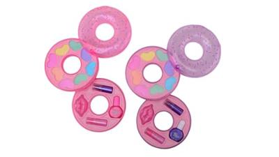 John Toy Bella make-up donut in display