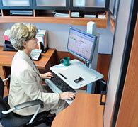 Ergotron WorkFit-C TV-wagen Aantal monteerbare displays: 1 Display(s) 25,4 cm (10) - 55,9 cm (22) Grijs In hoogte verstelbaar, Toetsenbordhouder, Kantelbaar, - thumbnail