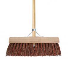 Bezem natuurvezel 45 cm met houten steel 140 cm Bezem natuurvezel 45 cm met houten steel 140 cm