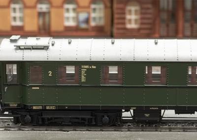 Märklin 42500 H0 sneltreinrijtuig B4üwe, 2e klas van de DB Märklin 42500 H0 sneltreinrijtuig B4üwe, 2e klas van de DB