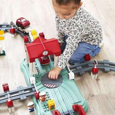 Abrick Vat renbaan trein - ECOIFFIER meerkleurig