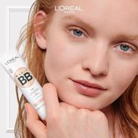 L’Oréal Paris Make-Up Designer BB C'est Magic BB Cream - 01 Very Light Gekleurde Dagcrème met Hydraterend Vijg-extract, Antioxidanten en SPF 20 - 30 ml - thumbnail