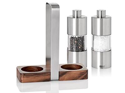 Adhoc - Menage Classic Peper- en Zoutmolen inclusief Houder - Roestvast Staal - Zilver Adhoc - Menage Classic Peper- en Zoutmolen inclusief Houder - Roestvast Staal - Zilver