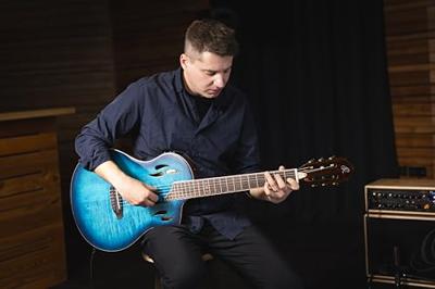 Ortega RTPDLX-FMA TourPlayer Series Deluxe Flame Maple Gloss Blue elektrisch-akoestische klassieke gitaar met gigbag Ortega RTPDLX-FMA TourPlayer Series Deluxe Flame Maple Gloss Blue elektrisch-akoestische klassieke gitaar met gigbag