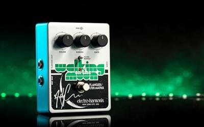 Electro Harmonix Andy Summers Walking on the Moon Analog Flanger / Filter Matrix effectpedaal