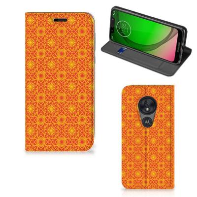Motorola Moto G7 Play | Hoesje met Magneet | Batik Oranje Motorola Moto G7 Play | Hoesje met Magneet | Batik Oranje