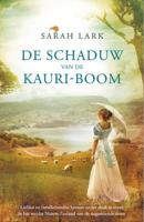 De schaduw van de kauri-boom - Sarah Lark - Hardcover (9789026137792) - thumbnail