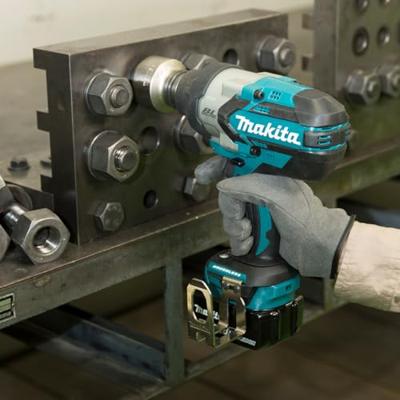 Makita dtw1002rtj 18v slagmoersleutel 1000 nm 5,0ah accu (2 st), snellader, mbox