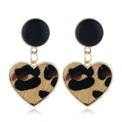 Imitatie fluweel hart geometrische Leopard drop oorbellen voor vrouwen (bruin)