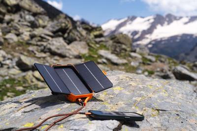 Xtorm Rugged Power Pack solar module 10000 mAh Powerbank Zwart - thumbnail