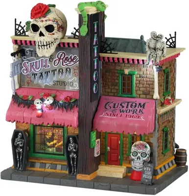 Lemax the skull and rose tattoo studio verlicht huisje Spooky Town 2022