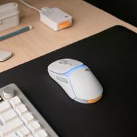 Glorious Gaming - draadloze gamingmuis Model O3 - Uitwisselbaar InfinitePlay-batterijsysteem, 8k polling, 130M click optische schakelaars, licht gewicht van 66 g, 30K DPI optische sensor, RGB - Wit - thumbnail