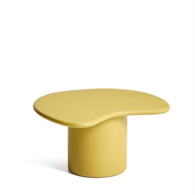 Kave Home Organische Salontafel 'Macarella' Beton, 83 x 77cm, kleur Mosterdgeel Kave Home Organische Salontafel 'Macarella' Beton, 83 x 77cm, kleur Mosterdgeel