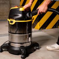 Stofzuiger STANLEY SXVC30XTDE Zwart, Roestvrijstaal, Geel 1600 W - thumbnail