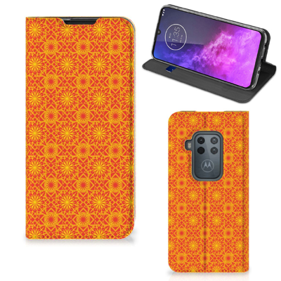 Motorola One Zoom | Hoesje met Magneet | Batik Oranje Motorola One Zoom | Hoesje met Magneet | Batik Oranje