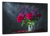 Schilderij -Klassiek stilleven met mooi paars pioen en lubesoin bloemen boeket in witte kruik. 100x70cm. - thumbnail