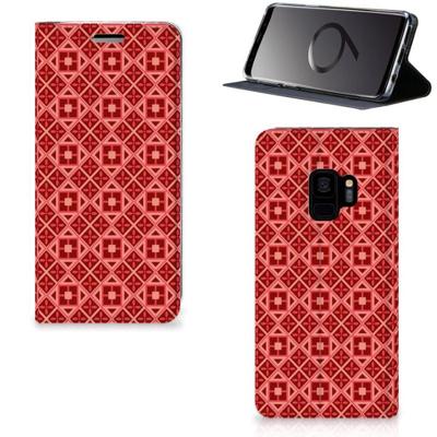 Samsung Galaxy S9 | Hoesje met Magneet | Batik Rood Samsung Galaxy S9 | Hoesje met Magneet | Batik Rood