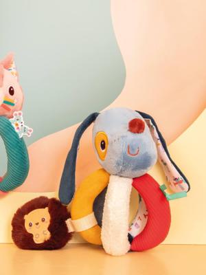 Rammelaar met handvatten LILLIPUTIENS blauw Rammelaar met handvatten LILLIPUTIENS blauw