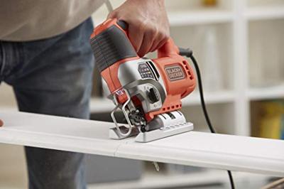 BLACK+DECKER BES610K 650W Pendeldecoupeerzaag | In koffer | 1 zaagblad voor hout | 1 zaagrechtblad voor hout | Antisplinterplaatje - BES610K-QS