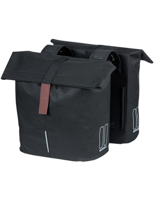 Basil city dubbele fietstas - waterafstotend polyester - zwart - universal bridge systeem - 28-32l Basil city dubbele fietstas - waterafstotend polyester - zwart - universal bridge systeem - 28-32l