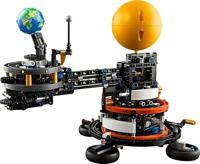 LEGO TECHNIC 42179 Planeet Aarde en Maan in een baan - thumbnail