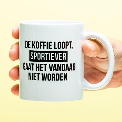 Mok De koffie loopt