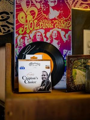 Martin Strings MEC12 Clapton's Choice Phosphor Bronze Light 20th Anniversary Edition 12-54 snarenset voor westerngitaar Martin Strings MEC12 Clapton's Choice Phosphor Bronze Light 20th Anniversary Edition 12-54 snarenset voor westerngitaar