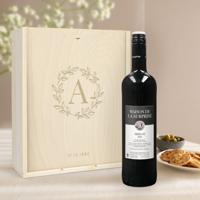 Wijnpakket in gegraveerde kist - Maison de la Surprise - Merlot, Syrah en Sauvignon Blanc - thumbnail