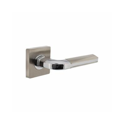 Deurkruk Amber op vierkant rozet met 7mm nokken chroom/nikkel mat Deurkruk Amber op vierkant rozet met 7mm nokken chroom/nikkel mat