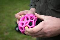 Dog Comets Moonstone Traktatiekubus roze - thumbnail