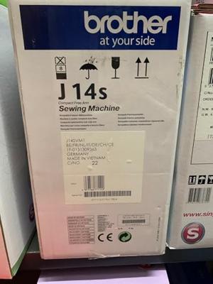 Brother Naaimachine met vrije arm J14SVM1 LED-lamp Wit