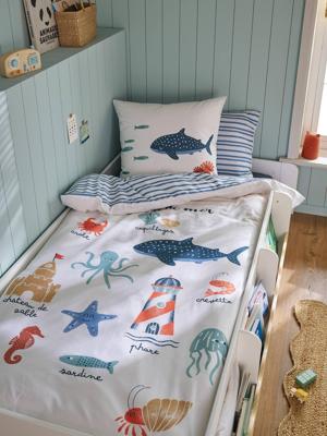 Kinderbedovertrek en kussensloop EN BORD DE MER wit, bedrukt Kinderbedovertrek en kussensloop EN BORD DE MER wit, bedrukt