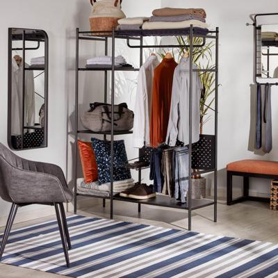 Kave Home Kledingrek 'Storn', kleur Zwart Kave Home Kledingrek 'Storn', kleur Zwart