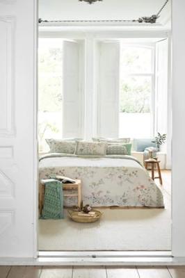 Pip Studio Pip Studio Kili Flower Quilted Cushion - Wit 45x70 cm